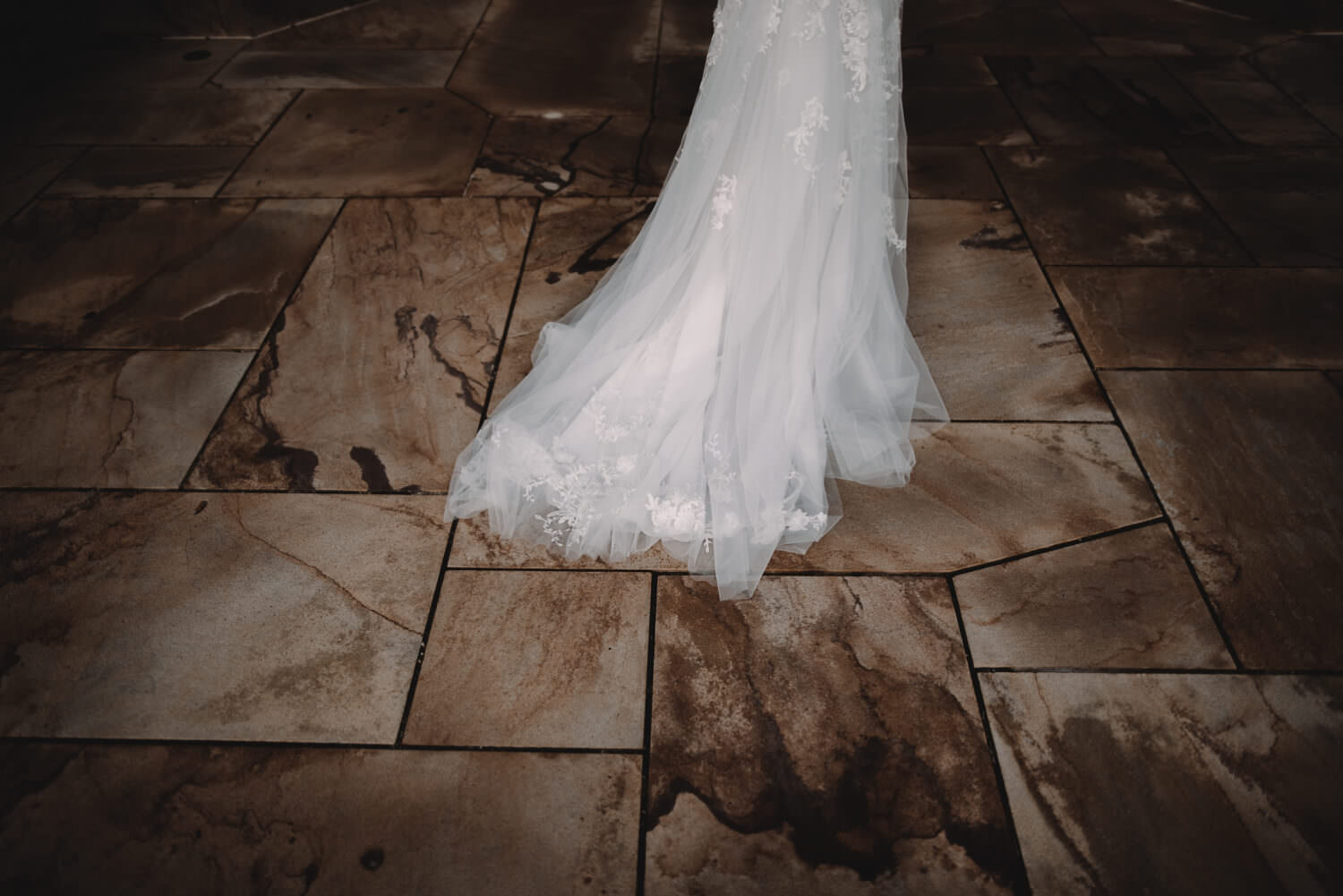 bridal dress, veil, northwestern university, The Women's Club of Evanston Wedding Photographer - The Adamkovi, Chicago wedding Photographer
