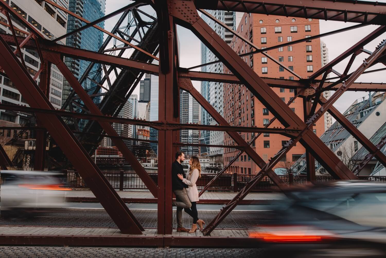 Downtown Chicago Engagement photos kinzie street bridge creative