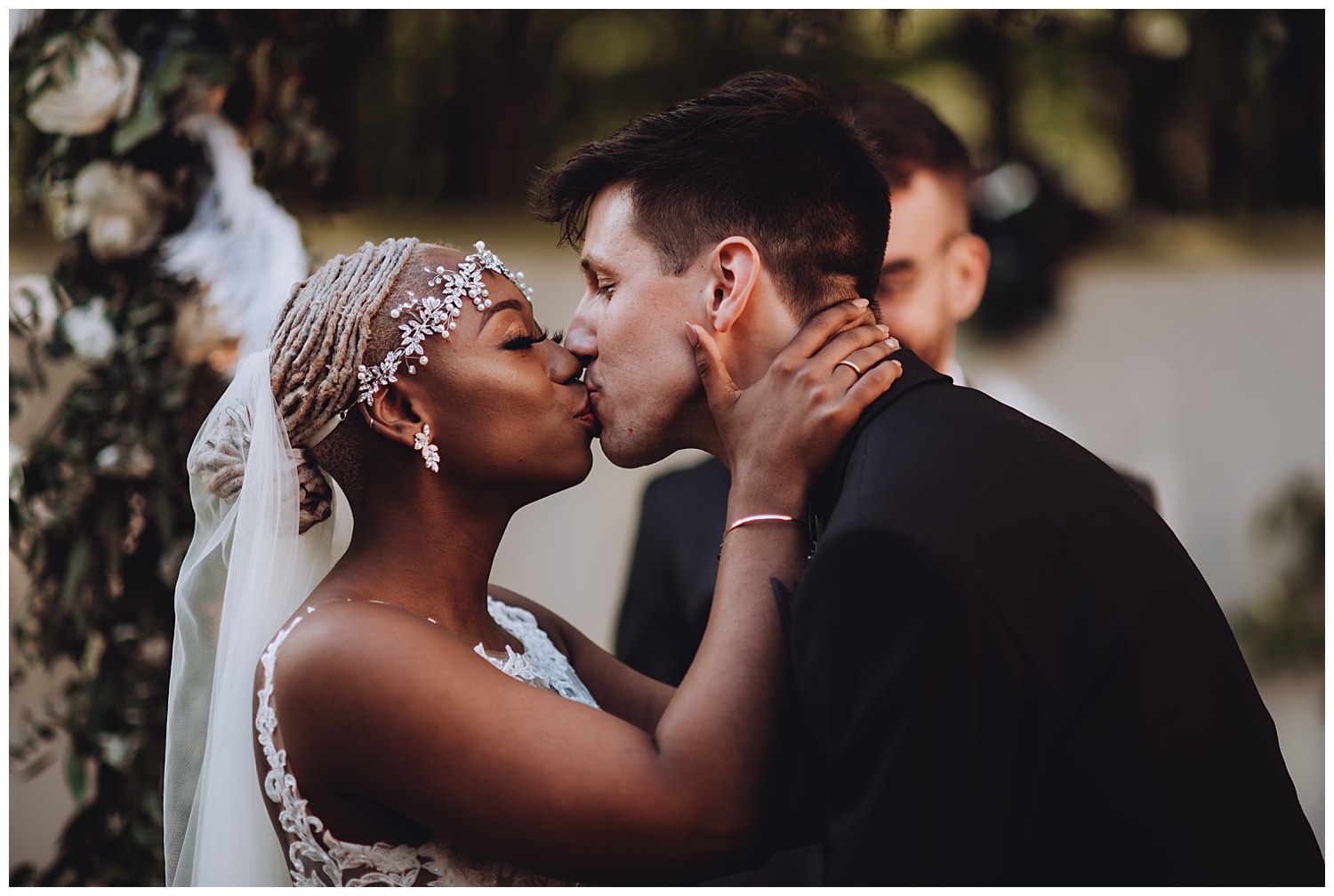 Keith House Chicago Wedding, The Adamkovi, first kiss