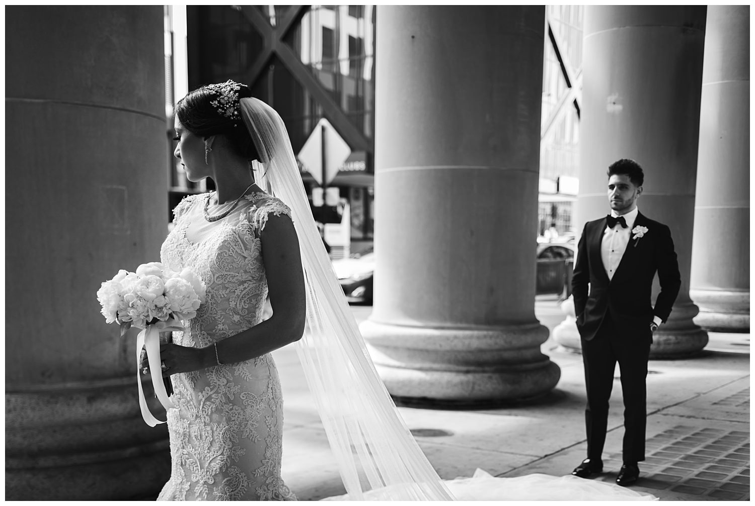 bride and groom photo session at the Union Station - The Adamkovi photography