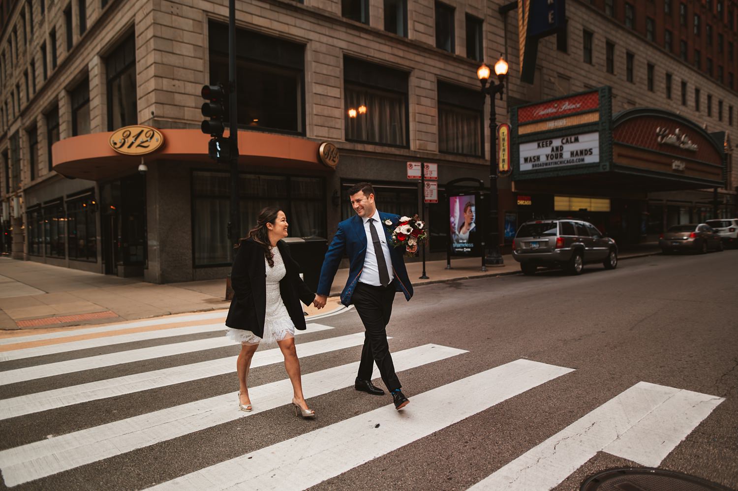 Chicago Courthouse Elopement wedding - The Adamkovi, city hall, photos in the loop area